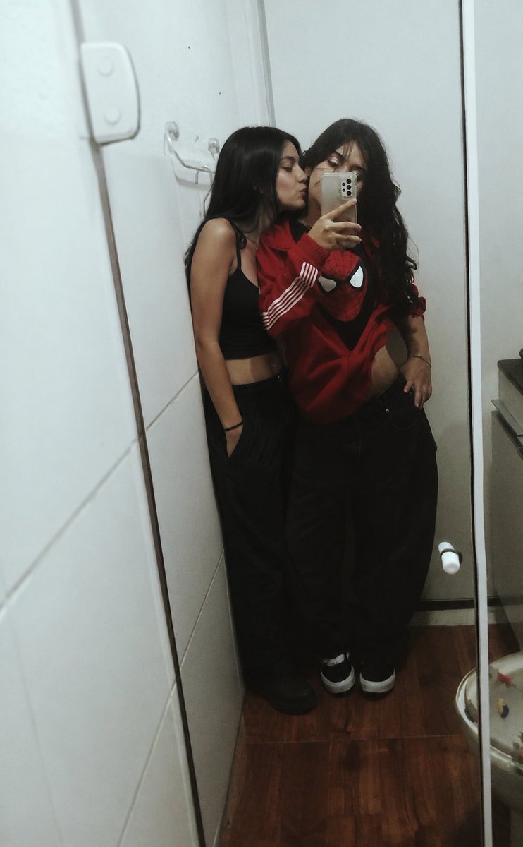 ortegaawlw's tweet photo. vcs acham q eu combino mais com qual https://t.co/jiV6gMG1w2