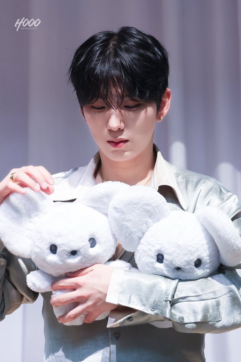hoooishere's tweet photo. 260710 AM 

파밀리쥐🐹

#기현 #KIHYUN https://t.co/u60VQ4mLO0