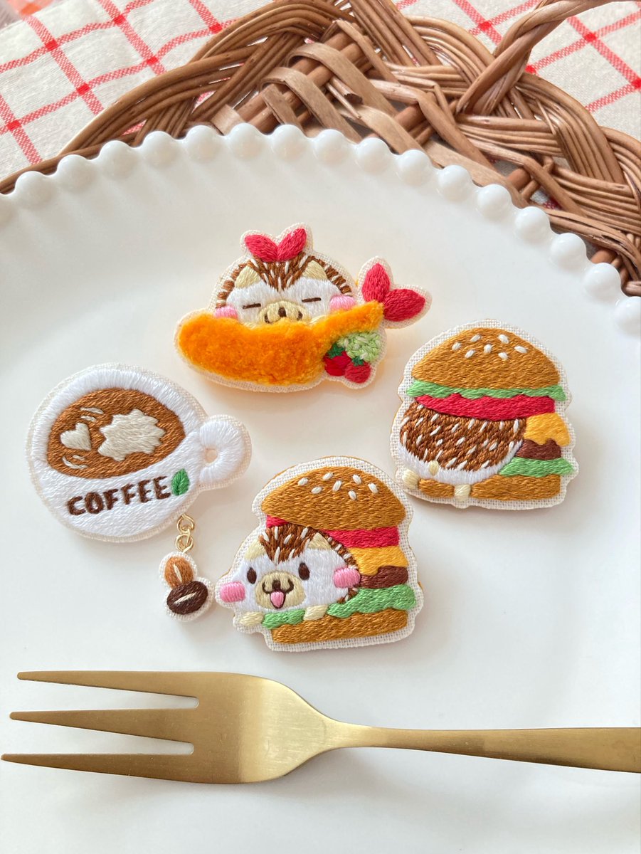 buffet_l_a's tweet photo. #生き物作家さん集まれ2026

「ハリネズミ＋〇〇な手刺繍･イラスト作品」

食べ物だったり、季節だったり、
恐竜だったり…🤭
色んなモチーフと組み合わせた
ハリネズミ作品を作ってます🦔💕 https://t.co/H9AtBa0eZO