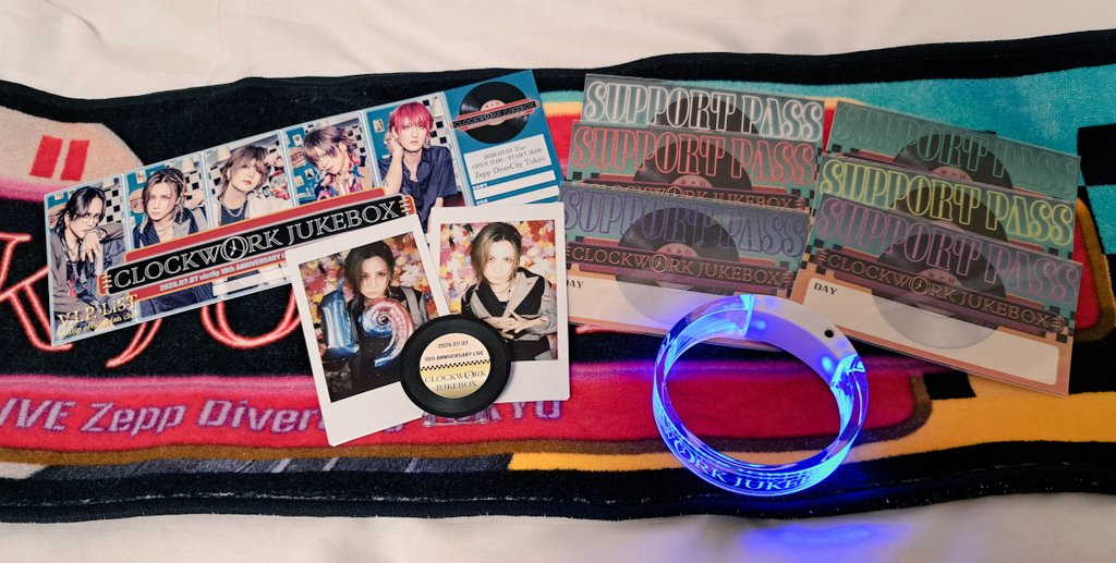 maya_h666's tweet photo. 19th Anniversary🌌
今年も無事に5人の彦星様達に会いに行けました🎋
セット可愛すぎるし登場SEわくわくするしで最初から楽しすぎた✨
ネオンサイン誰が持って帰る？ってなってすぐに挙手した瑠伊さん可愛すぎた笑
アンコは偽善とidea🤍
次はいよいよ20周年！
たくさん会いにいけるといいな🫶 https://t.co/MNRmwVPppO