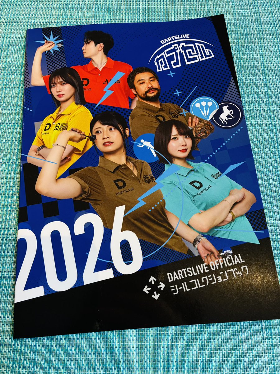 natuyoko9999's tweet photo. 【ダーツライブカプセル🎯シールコレクションブックも販売中✨】

みなさん、こんにちは☀️
本日も元気にオープンしました‼️

さて✨
大人気のダーツライブカプセル🎯
みなさんはもうお目当てをGET出来ましたかー😆⁉️

もうお目当てが出るまで何回もまわしてくださる方の勇姿はスタッフである私たちも頑張って〜と見守りたくなります🙏🥺✨

ガチャガチャの醍醐味ですよね☺️

そんなダーツライブカプセルもまだありますので是非まわしにいらしてください🙌

またシールコレクションブックも販売中です📖
数に限りがございますので欲しい方はお早めに😚✨

本日も皆様のご来店をお待ちしております♪