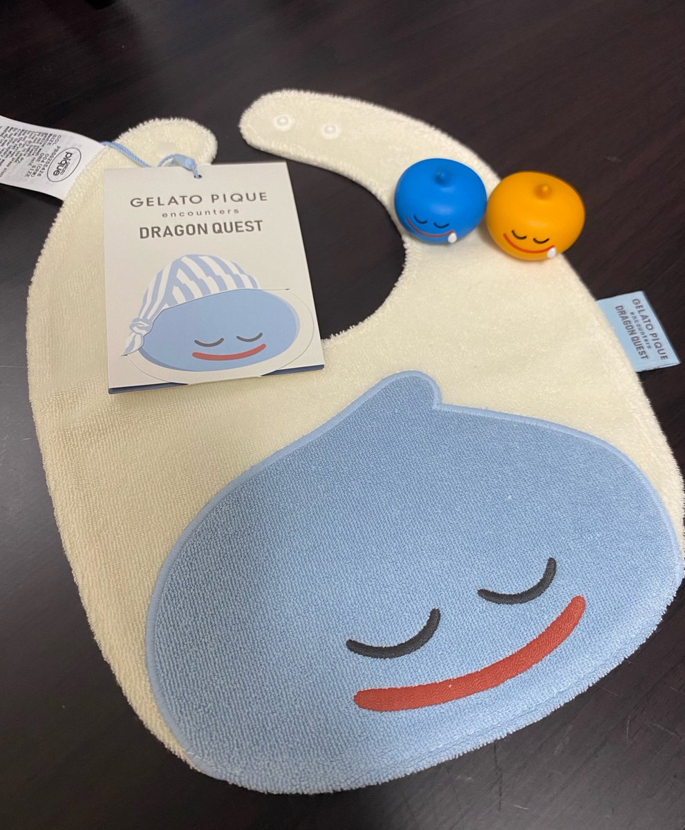 dqsu_ki's tweet photo. ドラクエ好きパパママあるある。

子どものために買ったはずなのに、自分の方がテンション上がる😂

このドラクエ×ジェラピケのスタイ可愛すぎませんか？😍

リバーシブル仕様で実用性もバッチリ✨

#ドラクエ
#ジェラートピケ https://t.co/2MVnP1stuZ