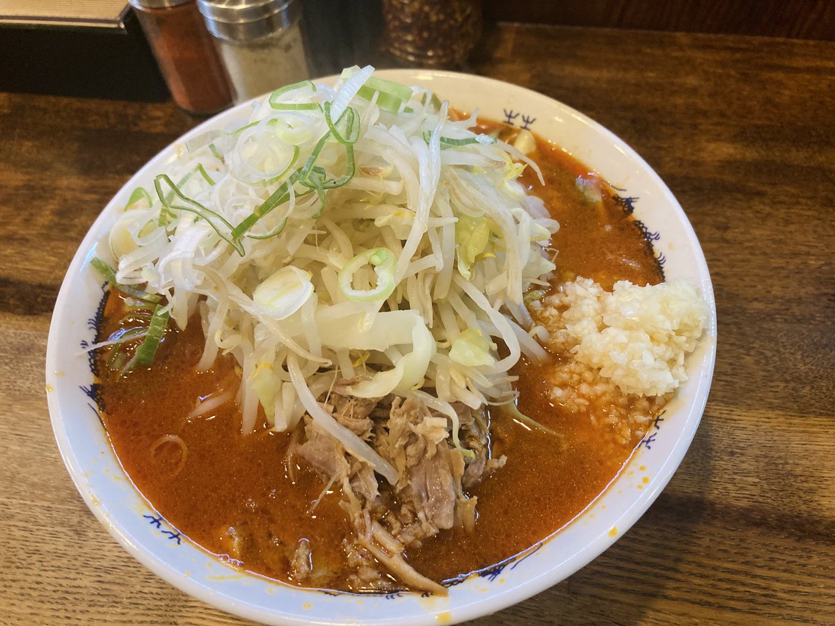 otori_nishiarai's tweet photo. 冷やしが10食限定な理由ですが、
メイン寸胴のスープの減りが遅くなって、意図しない濃さだったり、底が当たったり、いわゆる劣化してしまう為です。　
オペレーションのためではないです。

🌶️辛いラーメンは、もう少し頻度上げれるように努力いたします。 https://t.co/s18gN9LfQ9
