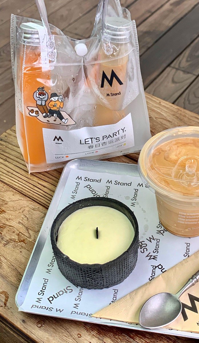 LeVontGoldberg's tweet photo. My partner left me a half-eaten ice cream + a sticky note that says "U r my favorite flavor" on my desk this morning https://t.co/OEwbrrTII8