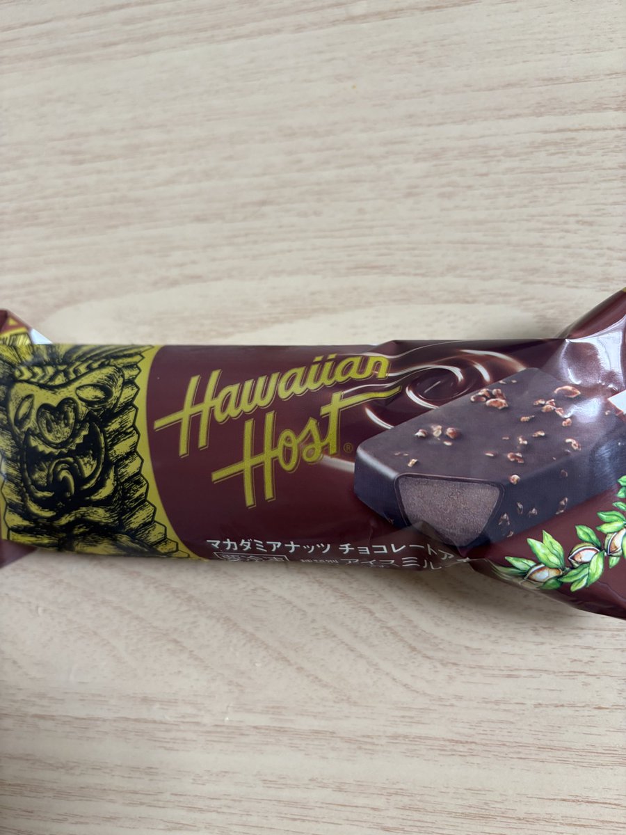 TMdPfDZ2gs54673's tweet photo. ファミマ限定ハワイアンホーストマカデミアナッツチョコレートアイスでいただきます😋
#でん同士美食部 https://t.co/VEhkrTxd0w