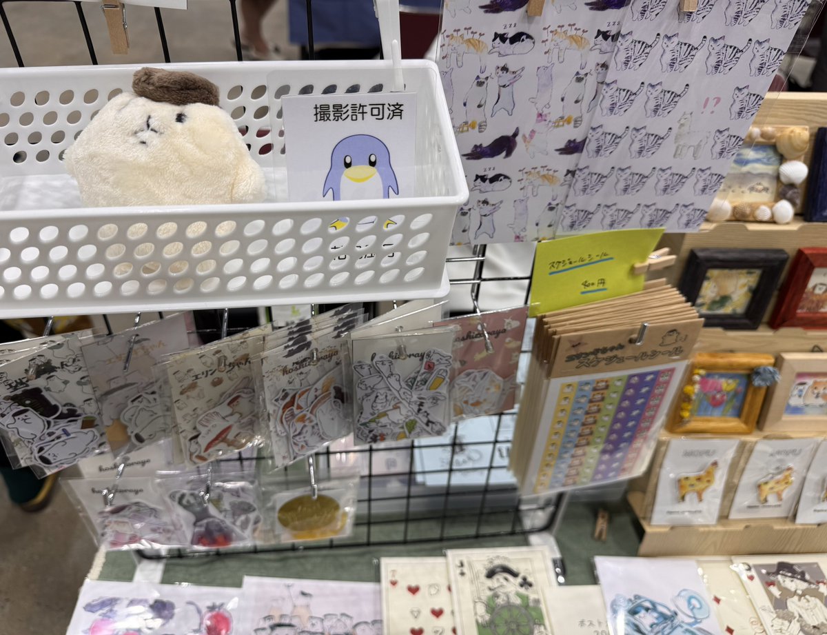 space_cowboy815's tweet photo. 花鳥風月172設営完了いたしました〜！
新作の絵本、原画、シール、封筒セット、ぬいぐるみなどがあります〜
ぬいぐるみはあとひとつなのでおはやめに〜！

#花鳥風月172
#kachou https://t.co/ViXxleSDHu