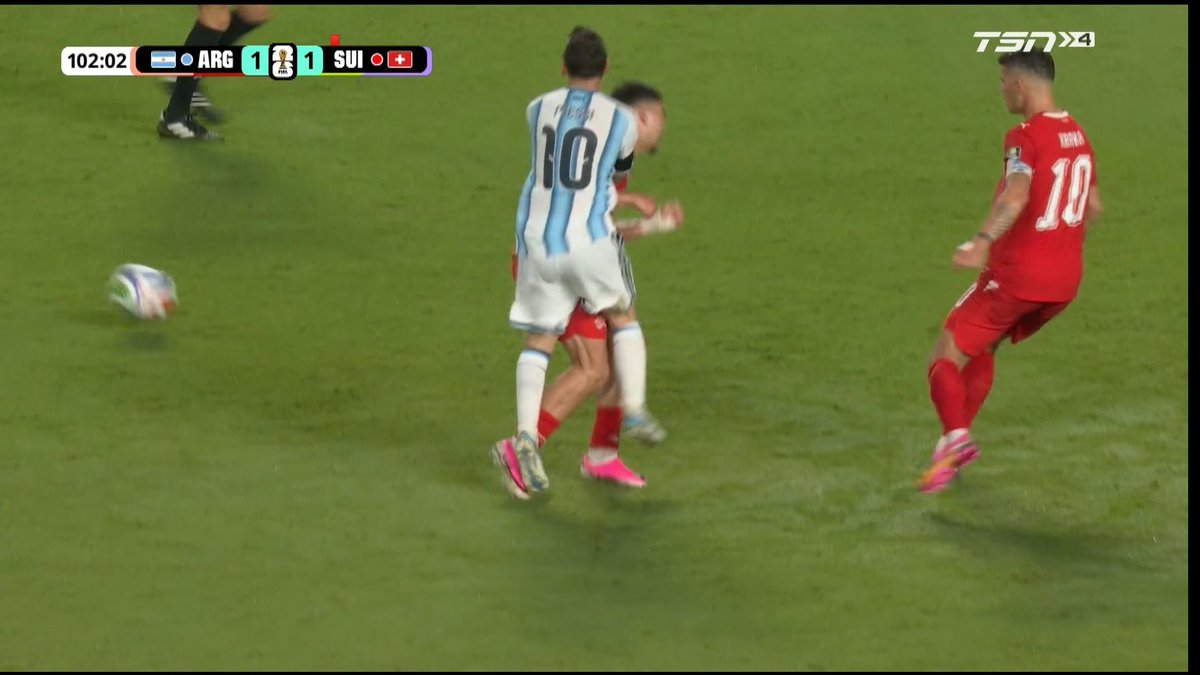 Hazariio's tweet photo. They gave this a foul on Messi when he quite literally jumped INTO the Swiss player. 

Argentina and Messi have clear favouritism man, they can’t even hide it anymore. I’m tired… https://t.co/WvFxg42wBd