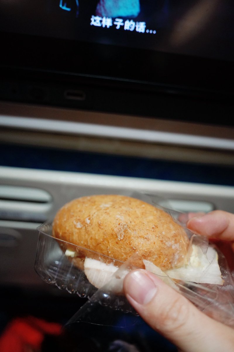 jer_licious's tweet photo. I’ve always loved Cathay Pacific’s in-flight meals:
Consistent quality and great overall experience every time.

I was really looking forward to their breakfast on this connecting flight from Guangzhou to Hong Kong.
The breakfast for this early flight was shockingly basic ?? https://t.co/SImOm3uy8z