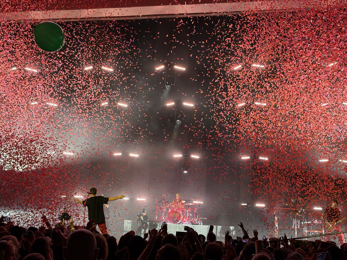 joshw0530's tweet photo. Muse was incredible! https://t.co/vm57moSwqD