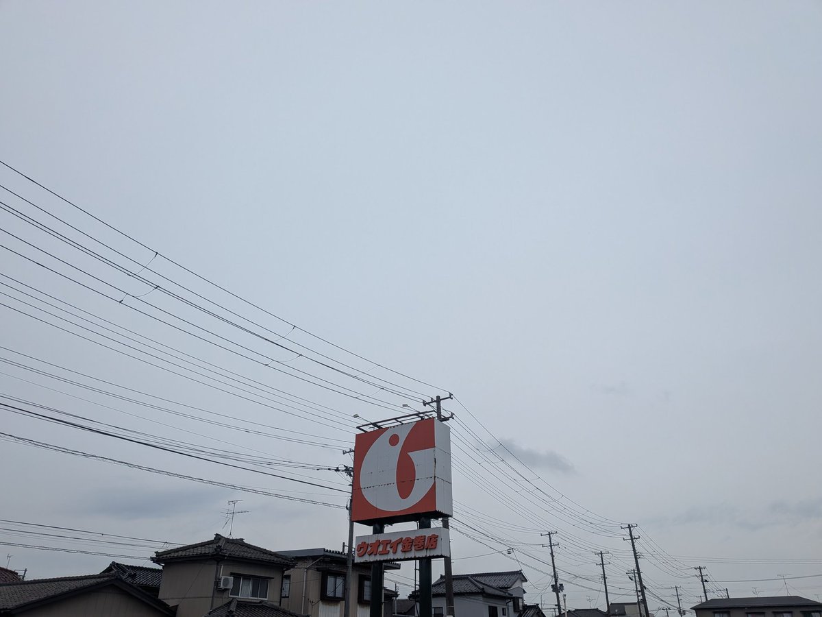 ROUTE_YY's tweet photo. 新潟市西区の「ウオエイ金巻店」が8月28日で閉店とのこと。42年間もの歴史あるスーパーでしたが、ついに…。
クスリのアオキへの転換は来年になるようで、黒埼地区の南部は一時的とはいえ、半年以上スーパー空白地帯となります。
昔から何度もお世話になっていたので、寂しいです。 https://t.co/x4t7FJStYU