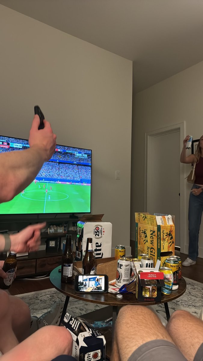 shawnhazes's tweet photo. Dames in the kitchen, living room is our domain #lockedin #draftkingsambassador #swissgrit #paddy https://t.co/tecgJu2fjP