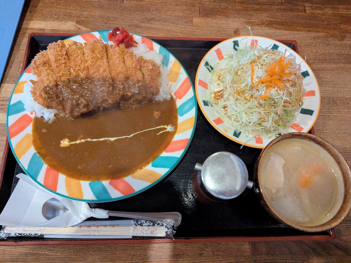 vegaking13's tweet photo. 7/12 昼
東里 (東海村)
けっこー辛いカツカレー
(ロース)
(とん汁.キャベツ盛り付) https://t.co/Brnymbq0Gg