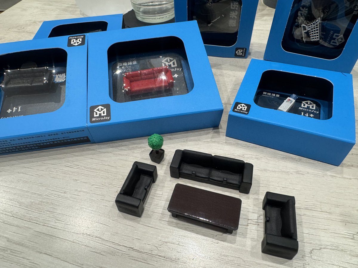 minakichi_'s tweet photo. #エクスホビー さんの応接室セットが届いたので、予めAliExpressで調達しておいたものを足してみた
ウォーターサーバーが良い仕事しそうだなー
早速基地に置いてみたい(^^) https://t.co/hbTlJFWgM2