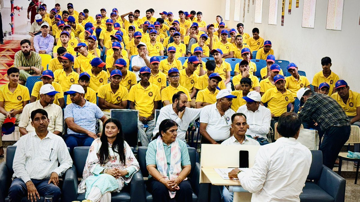 Triptisaini19's tweet photo. Youth for my Bharat &amp; Youth for digital literacy 🇮🇳

I had the privilege of meeting energetic companions from all over India at the NSS National Integration Camp (NIC). The NSS gave me a family, and coming back among them today as a ‘guest’ felt truly special. 

#NSS #ABVP https://t.co/ycjOrBeSpG