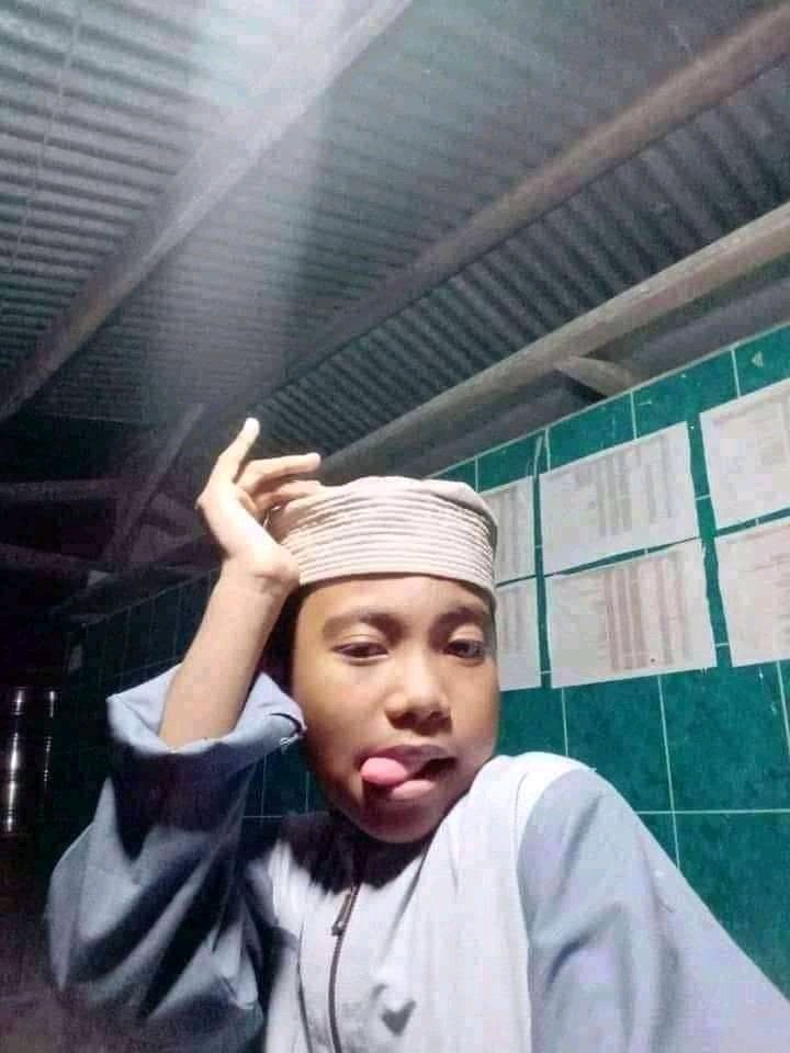 RE55A's tweet photo. halooo wargiiii~

day 4 cenblu, bantu sampai 300 yuk hari minggu ini. ayo kita mutualan kalo lewat tl kamu, pasti di followback guys 🖐️😁

#cenblu #moots https://t.co/LH6bHU3dy9