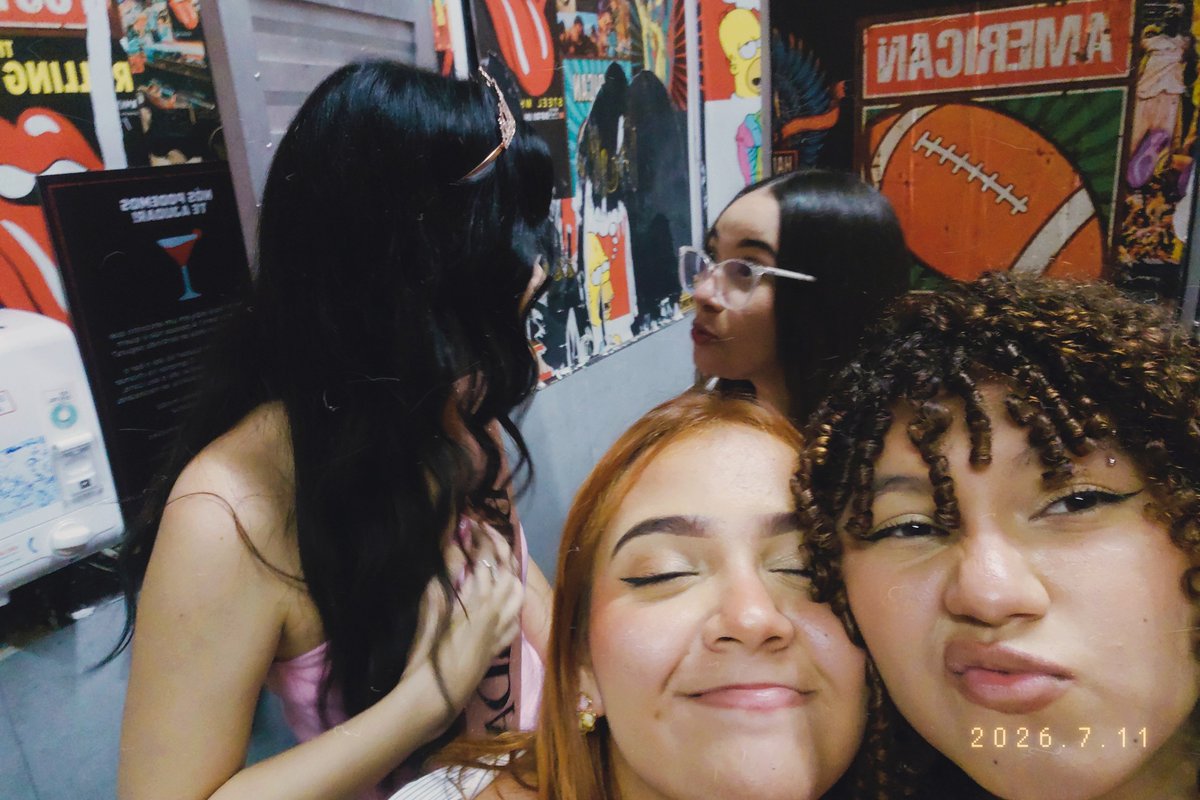 _stelionataria's tweet photo. A VIDA EH BOAAAAA MAS É MT MELHOR COM VCSSSS https://t.co/WwnbLJ7SKi