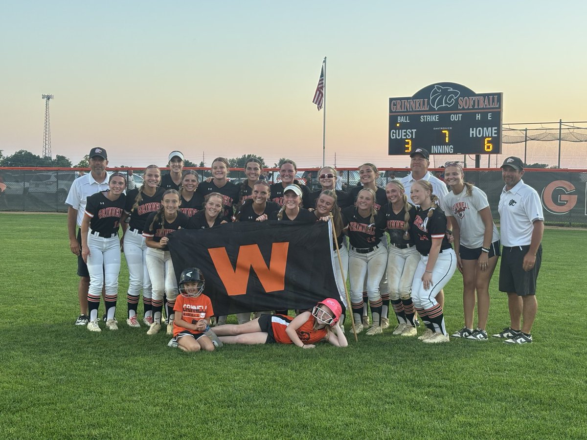 Grinnell_SBall's tweet photo. @Grinnell_SBall beats Pella 6-3 to advance to the Regional final Tuesday vs Winterset. What an atmosphere at the Tiger SB Complex! Thank you fans! See you in Winterset! #RollTigas #mudita #weaintdone https://t.co/zMPL35gNTK