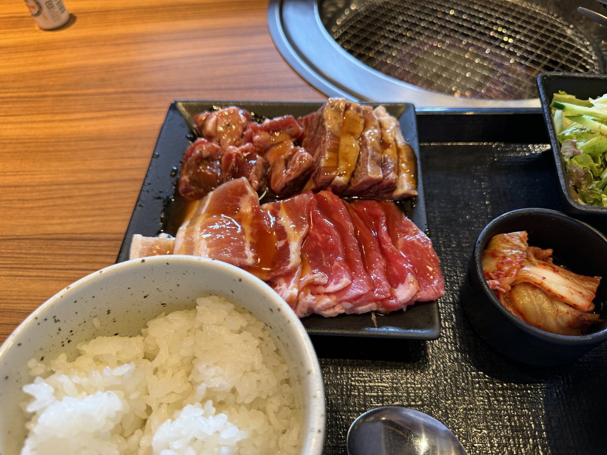xiaoron1003's tweet photo. 生ビールと焼肉よ！ https://t.co/ORrE3tLHt5