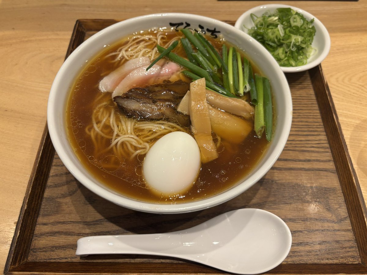 yamashikanee's tweet photo. 真昼間から祝杯マン🥂 https://t.co/CfT277w5HY