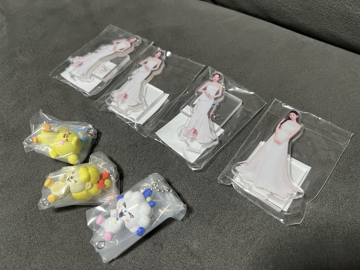 _10622_'s tweet photo. 【譲】1〜4枚目
缶はラベルのみのお譲りになります。
第二弾リクのみサインあり
【求】買取(希望額教えてください)orリプ1枚⭕️激求
他過去マユカ、アヤカなんでも検討します。
異種交換のため難しいと思いますがよろしくお願いします( ;  ; )

郵送希望📮n：1可能🙇🏻‍♀️

#NiziU #NiziU交換 #NiziU_交換 https://t.co/jEiIfdtnP9