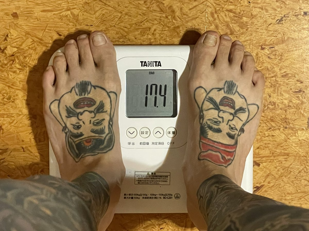 Rlmw0d's tweet photo. 7月5日(日)
身長：172.0cm
体重：51.4kg（前日比+1.3kg）
BMI：17.4
体脂肪率：15.8%（前日比+1.1%）
基礎代謝：1216kcal
今朝は昨夜の寝る前の過食が、体重に響きました。
#40代 #摂食障害の人と繋がりたい #下剤依存 #非嘔吐過食 https://t.co/8jmvd37jk4