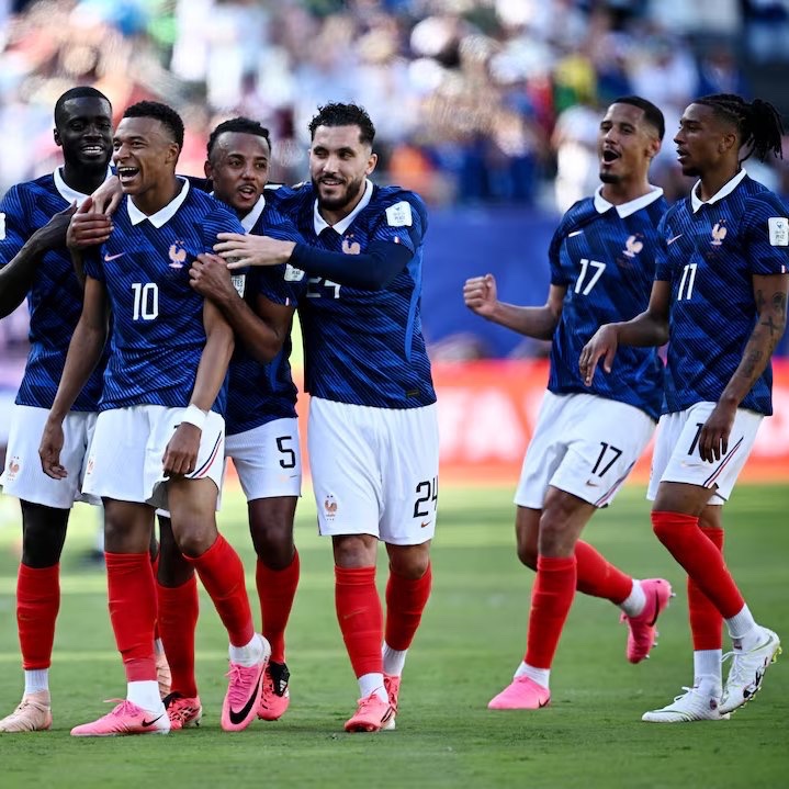 AlertesInfos's tweet photo. 🚨🚨💣 LA FRANCE 🇫🇷 AFFRONTERA LE MAROC 🇲🇦 EN QUART DE FINALE DE LA COUPE DU MONDE !!

L’affiche est belle... 🤩 https://t.co/HkoWIZZV9p