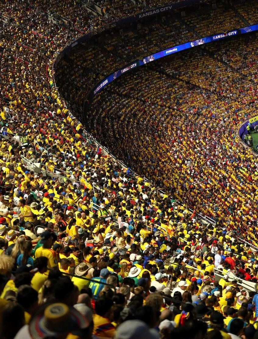mdiana017's tweet photo. cosas que ninguna otra hinchada logrará en un mundial
te amo mucho Colombia ❤️ https://t.co/8DlKNL5Gzb