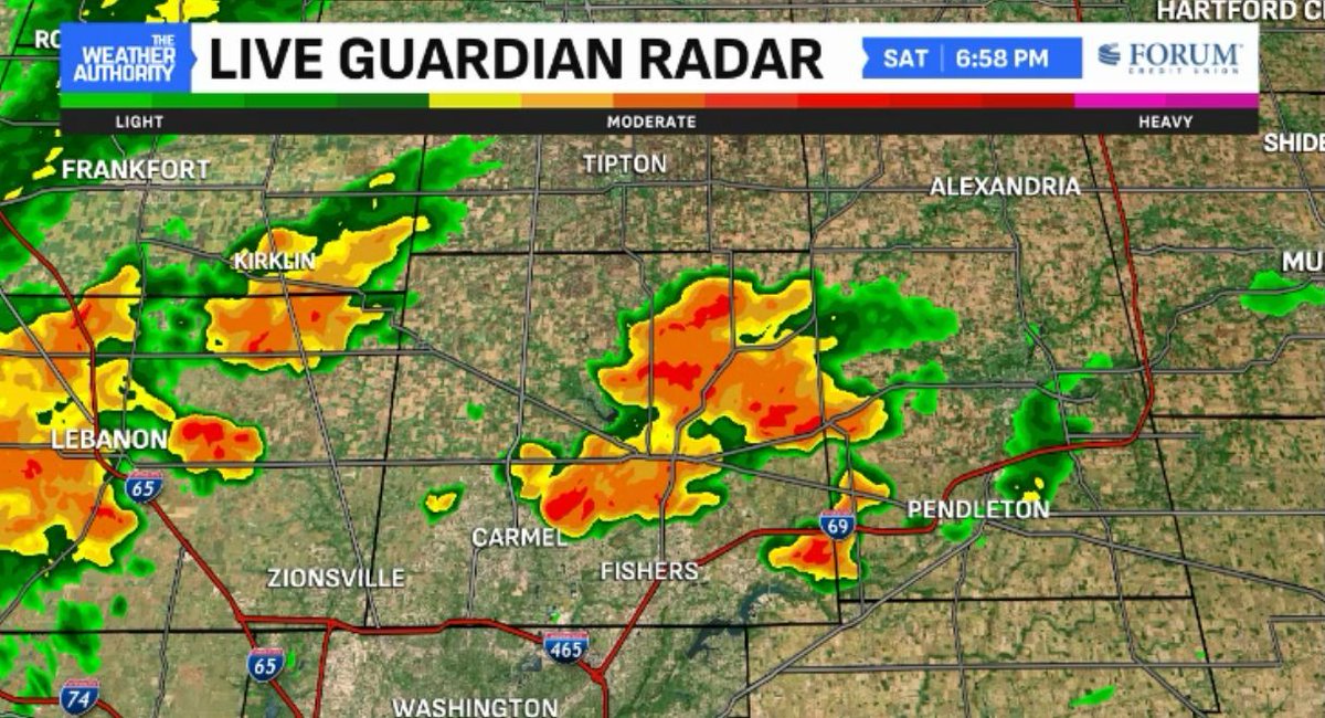 EthanRosuckWX's tweet photo. Heavy downpours right now over portions of Hamilton County. Fueled by the humidity, these non-severe storms are bringing a lot of rain to areas near Noblesville, Cicero, etc. See the radar imagery and pictures below 👇️ #INwx https://t.co/U4RzUf6QML