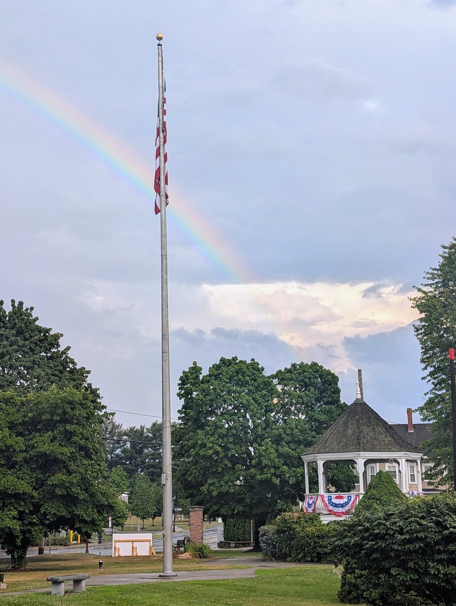 BillericaPD's tweet photo. Happy 250th Independence Day #Billerica BPD99 https://t.co/qx1gODNyzd