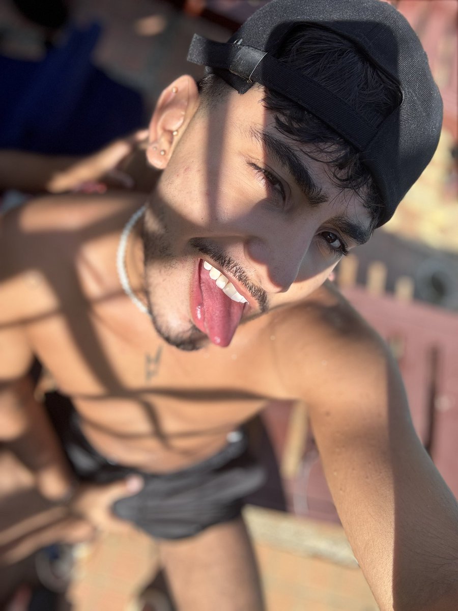 RonalAcosta19's tweet photo. Por acá chupando calor y no su boquita mi amor 🥵🔥 #calor🥵🔥#Medellín https://t.co/oWhY1mnTep