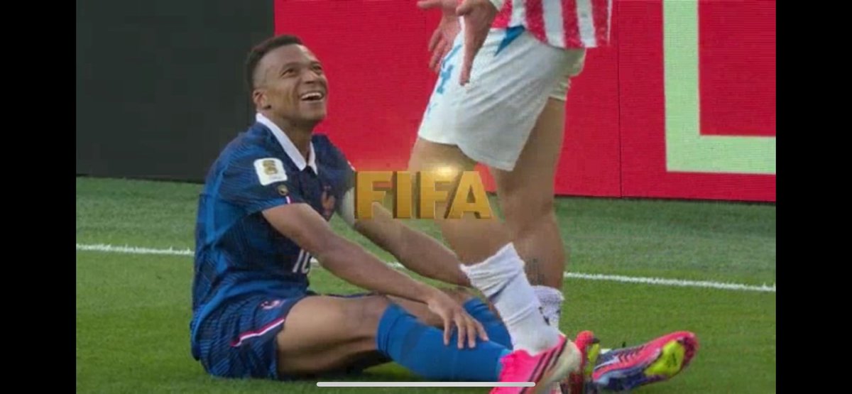 SportingK_LFC's tweet photo. Mbappe is fouled and he’s laughing 

#PARFRA https://t.co/Bb0hHkrbLX
