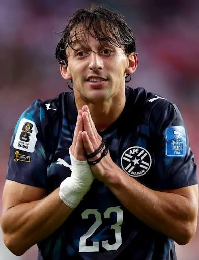 CentralDoBrega's tweet photo. espancou os jogadores franceses durante 90 minutos e não levou NENHUM cartão.

Matías Galarza está de parabéns. https://t.co/e7IjZ8iCrr