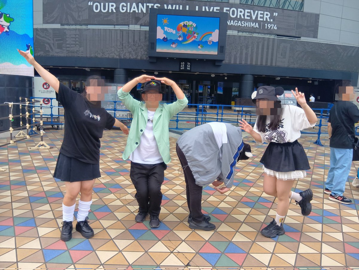 HMonkeydeerbear's tweet photo. TOP4ポーズをたくさん出来て大満足💯
撮影してくれた皆さんありがとうございます😭4人で出来て良かったです！感謝感激！！
#top4 https://t.co/REkkHV7chg