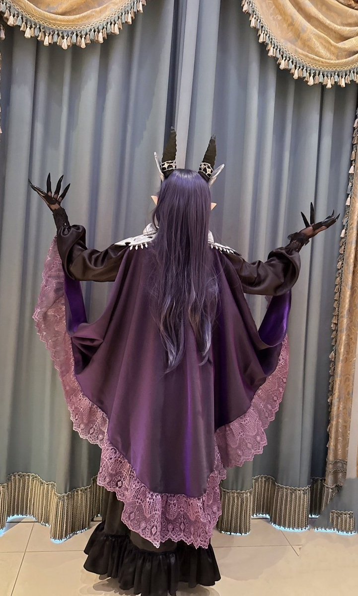 Moon666Elice's tweet photo. マレノアの衣装メイキング動画編集してんだけど肩の甲冑とティアラ作ってるシーン撮り損ねてて絶望しとる https://t.co/mXpfL3ddft
