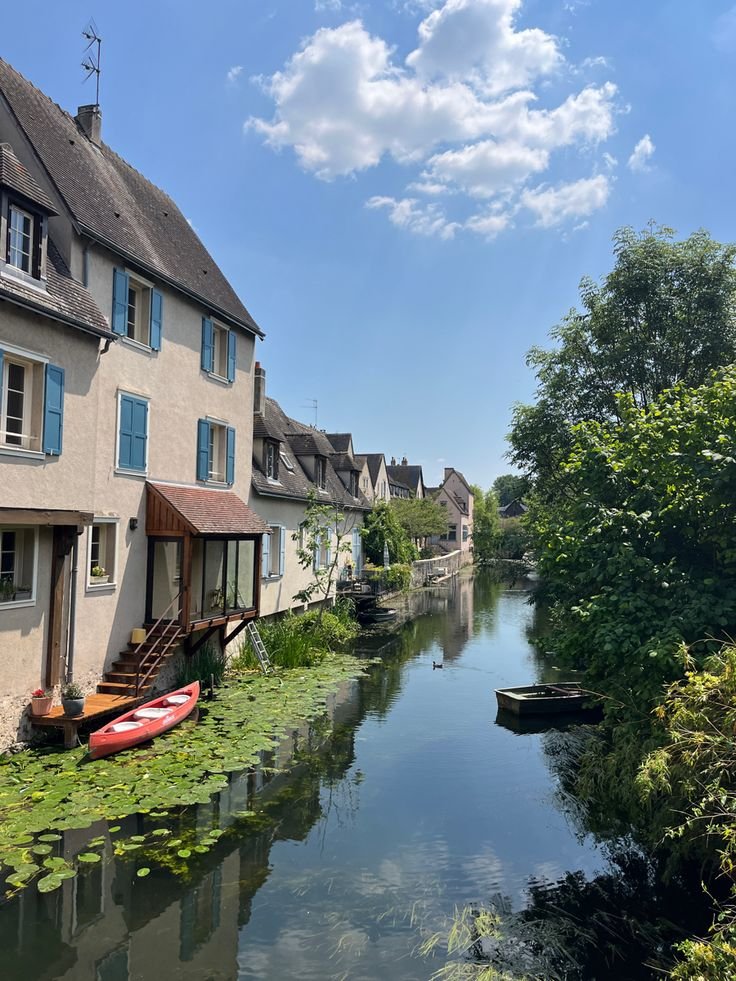 echoesofworld's tweet photo. south of france https://t.co/O22TzE2fzT