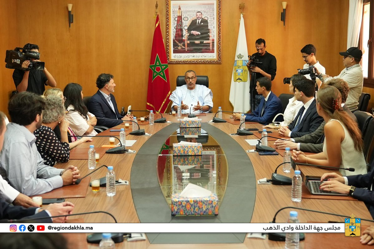 RegionDoe's tweet photo. استقبل السيد الخطاط ينجا، رئيس مجلس جهة الداخلة – وادي الذهب، صباح اليوم بمقر الجهة، وفدًا من البرلمانيين الفرنسيين، وذلك في إطار زيارة عمل تروم الاطلاع على الدينامية التنموية التي تشهدها الجهة واستكشاف آفاق تعزيز التعاون والشراكة.

https://t.co/SssMkBiRUv https://t.co/tylVRI1xBG