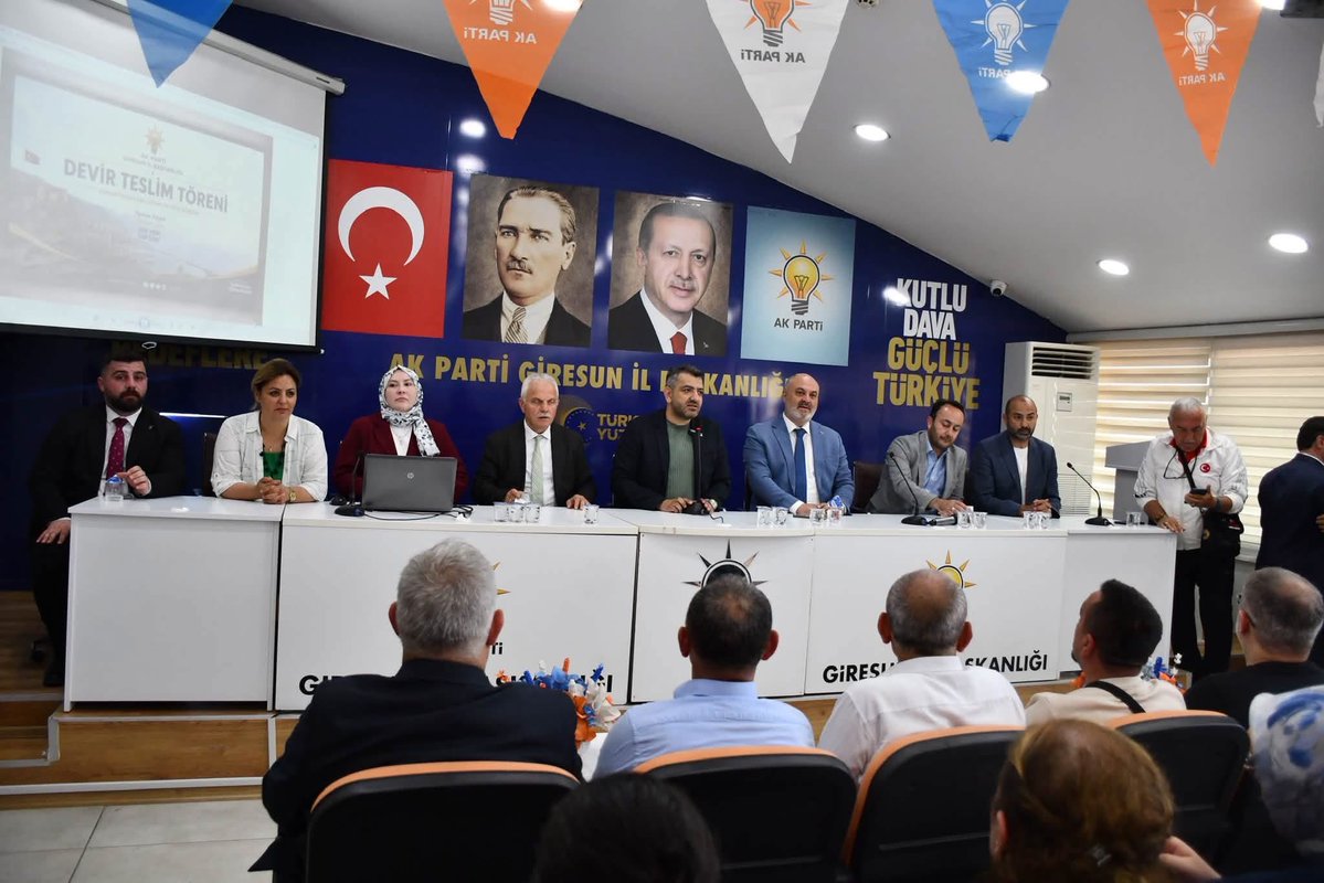BerrinAydn's tweet photo. Genel Başkanımız ve Cumhurbaşkanımız Sayın Recep Tayyip Erdoğan’ın tensipleriyle AK Parti Giresun İl Başkanlığı görevine getirilen  Hüseyin Alkan kardeşimiz bugün görevi Mete Bahadır Yılmaz Başkanımızdan devraldı.İlimize teşkilatımıza hayırlı olsun. https://t.co/7mKnoeZtBI