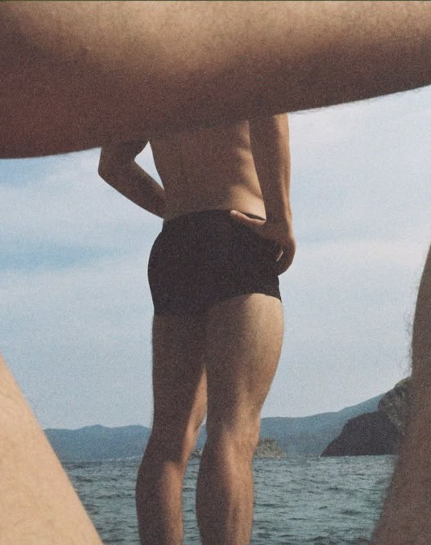 SANGUlSALLURE's tweet photo. Admiring the view. https://t.co/nFrR6rvybB