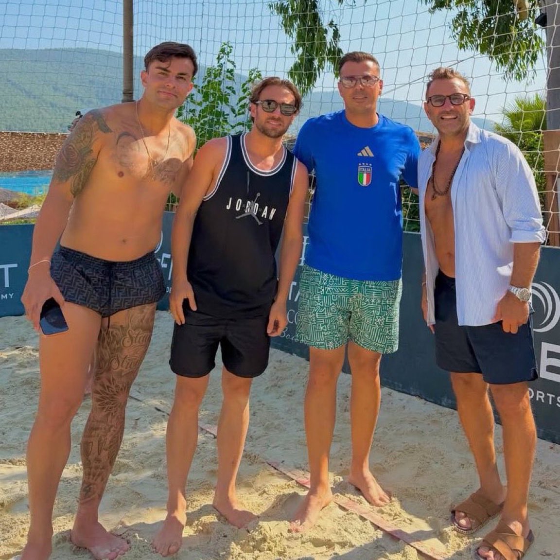 ZamHaberAjans's tweet photo. Abdülkerim Bardakcı, Yunus Akgün ve Okan Buruk, Bodrum tatilinde buluştular. https://t.co/uV1XDpMDbo