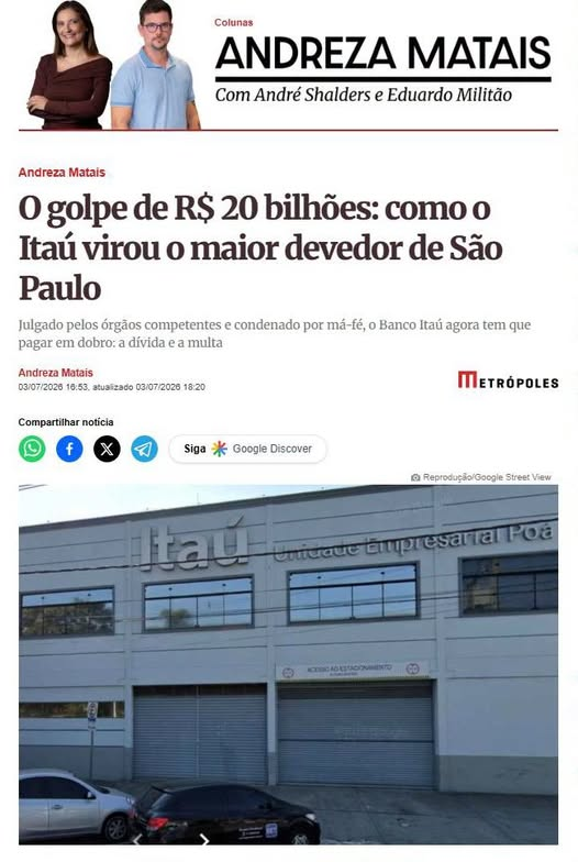 villela206's tweet photo. O letreiro dizia “Itaú – unidade empresarial Poá”, mas era só fachada. Do lado de dentro, uma das maiores fraudes tributárias da história. Dois escritórios de mentira, montados pelo Banco Itaú, com um único propósito: burlar o sistema tributário e deixar de pagar bilhões em impostos na cidade de São Paulo, onde fica sua real sede.
Flagrado em 2019 tentando dar um golpe no maior município do país, o Itaú não honrou a dívida e virou alvo da CPI do Devedor, na Câmara de Vereadores de São Paulo, que aprovou, no mês passado, requerimento para que o banco preste esclarecimentos. O objetivo da comissão que investiga os maiores devedores do estado – ranking liderado pelo Itaú – é recuperar os valores devidos e revertê-los em investimentos para a população.
Julgado pelos órgãos competentes e condenado por má-fé, o Itaú agora tem que pagar em dobro: a dívida e a multa. Por essa e por outras, o Itaú é disparado o maior devedor de São Paulo, com débitos que se aproximam de R$ 20 bilhões, segundo a Prefeitura de São Paulo.
Veja o que daria para pagar com o dinheiro devido pelo Itaú aos cofres públicos:
1.300 mil Unidades de Pronto Atendimento (UPAs);
61.700 ambulâncias;
100 hospitais de grande porte;
400 escolas públicas; ou
100.000 viaturas.
É a terceira vez que o Itaú entra na mira da Câmara Municipal paulistana. No dia 11 de junho, os membros da CPI do Devedor aprovaram requerimento para que o Itaú explique o motivo pelo qual não paga a dívida com os cofres públicos.
Como funcionava o golpe do Itaú
Dos R$ 19,9 bilhões devidos em março pelo conglomerado do Banco Itaú, de acordo com a prefeitura, R$ 9,4 bilhões eram de responsabilidade do Itaucard, que teria estruturado o golpe montando um escritório de fachada no centro de Poá, cidade da Grande São Paulo que oferecia uma alíquota de ISS de 0,25%. Na capital paulista, o índice é de 2%.
Toda empresa tem o direito de levar sua operação para uma cidade que ofereça melhores condições tributárias, mas precisa arcar também com os pesados ônus da decisão. No caso do Itaucard, convencer seus funcionários a darem expediente longe da Faria Lima. Mas nenhum deles foi empregado em Poá.
O golpe durou até 2019, quando foi descoberto pelo então vereador Ricardo Nunes (MDB), hoje prefeito de São Paulo. Na condição de presidente da CPI da Sonegação Tributária, o emedebista foi até Poá para conhecer o escritório do Itaucard, em fevereiro de 2019, na sobreloja de um supermercado. Encontrou uma salinha de 14 m² em um prédio onde deveriam funcionar 20 empresas do Banco Itaú. Sete anos depois, nada de pagar o dinheiro.
No outro prédio, um escândalo, como contou o relatório da CPI em letras garrafais. “Para SURPRESA generalizada de TODOS, havia cerca de 6 (seis) funcionários no local, embora houvesse inúmeras estações de trabalho VAZIAS, num autêntico CENÁRIO visivelmente montado, pronto para receber a CPI, ou qualquer autoridade, caso a visita tivesse sido avisada de antemão”, diz trecho do documento.
O Itaú fez de tudo para impedir a fiscalização e barrou duas vezes a entrada de uma equipe da Polícia Científica, o que só aconteceu meses depois, com mandado judicial. A CPI chegou a ficar um ano paralisada e só retomou os trabalhos quando Nunes convenceu a desembargadora Maria Cristina Zucchi (hoje aposentada) de que a investigação não seria usada politicamente ou para tirar vantagens.
O banco também não deixou os vereadores entrarem em sua sede na cidade de São Paulo, onde os parlamentares poderiam comprovar que as operações do Itaucard funcionam de lá. Ricardo Nunes (atual prefeito) e Rodrigo Goulart (atual secretário de Desenvolvimento Econômico) constam como vítimas de um boletim de ocorrência por desobediência do Itaú.
A CPI, contudo, conseguiu comprovar a fraude: convocou diretores do Itaú e perguntou se eles já haviam estado em Poá. Obrigados a dizerem a verdade, eles confessaram que não foram até a suposta sede. Logo, eram falsas as atas de assembleias realizadas lá, o que fez a CPI sugerir o indiciamento deles por falsidade ideológica rotineira e organização criminosa.
Sem saída, o Itaú fechou um acordo: pararia com a fraude e transferiria imediatamente a sede de suas empresas para o endereço verdadeiro, em São Paulo. Em troca, a CPI não convocaria os dirigentes do banco.
O banco, porém, não pagou o que devia por impostos que deixou de recolher entre 2015 e 2019, período que durou a fraude em Poá.
Comprovado o golpe, o Conselho Municipal de Tributos (CMT) tem rejeitado os recursos do Itaú e aplicado a chamada “multa qualificada”: o banco tem que pagar um extra de 100% do valor devido, por ter agido com dolo e “intenção deliberada” de lesar o fisco.
No final de maio, o banco mandou apenas um representante a uma reunião para discutir a multa com o Conselho Interestadual de Recuperação de Ativos.
O Metrópoles apurou que, na ocasião, o Ministério Público sinalizou que pode indiciar o banco pelos crimes de sonegação tributária, fraude, falsidade ideológica, entre outros.
Havia, até então, dúvidas se o caso poderia seguir na esfera criminal enquanto a dívida está em discussão. O encontro deixou claro que o MP superou a divergência. Ao final da reunião, a representante do Itaú apenas disse que reportaria a discussão ao banco, e nunca mais voltou.
Outra fraude
O Itaucard montou outro esquema para dar calote no fisco paulistano, este envolvendo seu braço de fidelidade e compras.
Conforme decisão recente do CMT, o Itaú vinha informando à prefeitura que recebia recursos de “divisão de lucros” quando um produto é comercializado a partir do seu marketplace. A fiscalização da prefeitura provou, porém, que os pagamentos na verdade eram comissões pagas pelos lojistas parceiros.
A própria Itaucard emitia recibos que se referiam a “comissionamento”, sem emitir as notas fiscais obrigatórias. Em julgamento unânime, o CMT concluiu que este é mais um caso de fraude (com omissão deliberada de receita), o que fez o Itaú ser condenado novamente a pagamento em dobro: o imposto devido e 100% de multa.
O que diz o Itaú
Em nota enviada ao Metrópoles, o Itaú Unibanco disse que “mantém uma discussão judicial com a Prefeitura de São Paulo a respeito de impostos que foram devidamente recolhidos para o município de Poá (SP)”.
Entre os anos de 1992 e 2019, o banco manteve áreas operacionais dos negócios de cartões, leasing e consórcios, onde trabalhavam 100 funcionários do banco, em um prédio administrativo em Poá (SP), período em que os tributos foram pagos regularmente ao município-sede. A prefeitura da capital contesta essa localização e tenta cobrar os mesmos valores, o que geraria uma dupla tributação indevida”, afirmou.
O banco ainda declarou ter “convicção da regularidade de suas operações e da ausência de qualquer fraude, tanto que todas as decisões de mérito proferidas até o momento foram favoráveis ao banco”. “Por fim, as cobranças e seus desdobramentos estão suspensos por conta de garantias apresentadas na Justiça, que asseguram o cumprimento das obrigações do banco na hipótese de uma eventual decisão definitiva em favor da Prefeitura de São Paulo”, declarou.
Assista o vídeo:
https://t.co/zVfJ9dCL0t