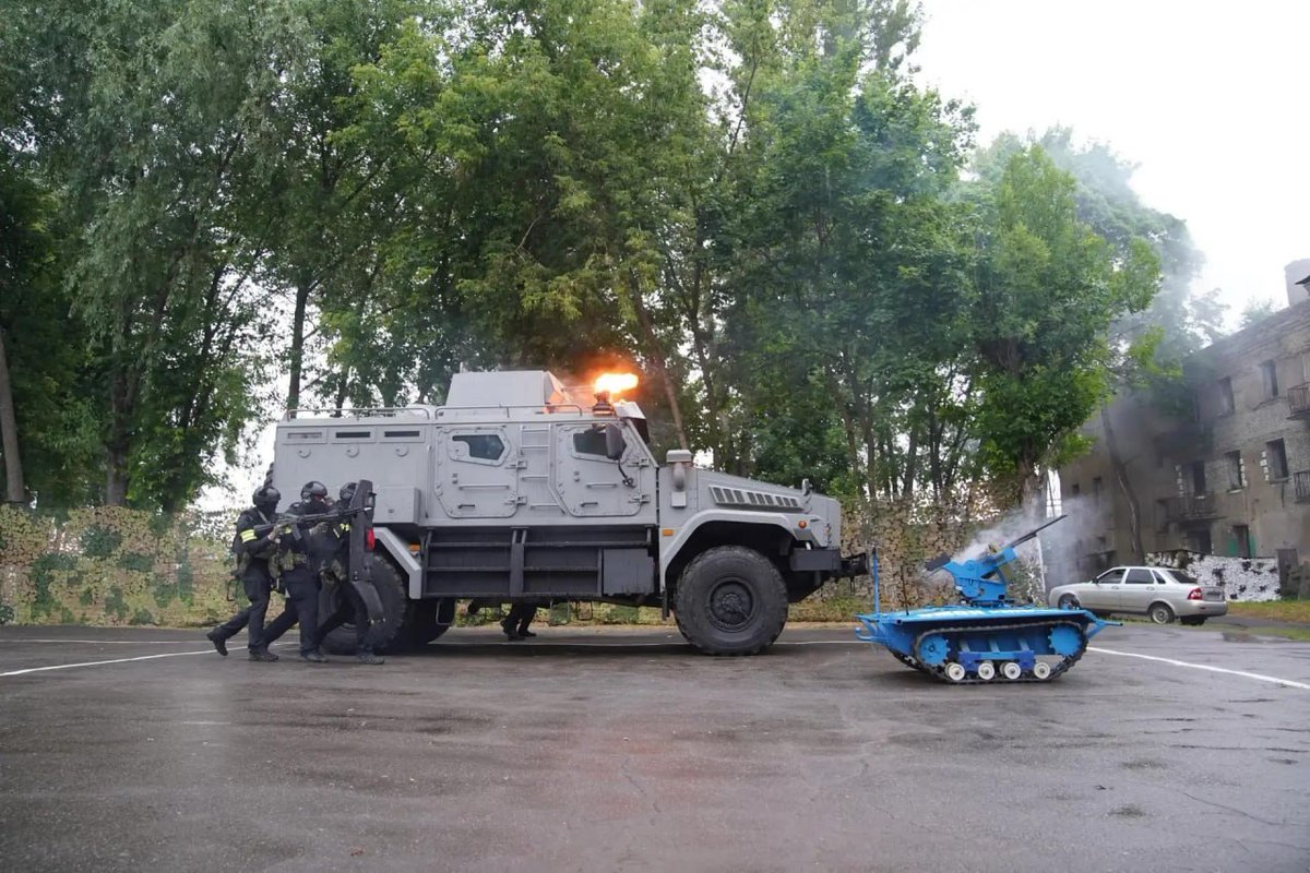 TheGreyPatriot_'s tweet photo. 🇷🇺 Today's training of transport OMON unit "Sword" ("Меч") from Rosgvardia Main Directorate for city of Moscow.

#Russia #Russian #Russians #Today #Rosgvardia #OMON #Transport #Police #Security #Moscow #Sword #Tactical #Training https://t.co/V8Jx0GI9ek