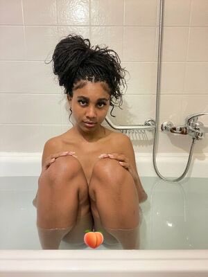 Jsseii6's tweet photo. In the mood to wrap my legs around his head and grind on his face until I cum 😏

#meetups #horny #nsfw #facetime #nsfwtwt #sneakylink #nolimit #milf https://t.co/Q1JJsBODPz