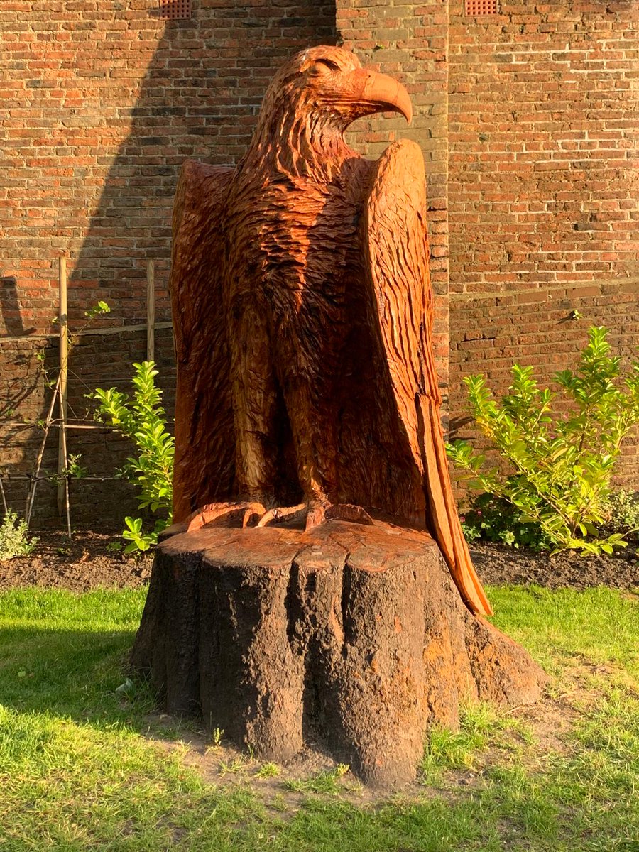 BakerPatriot's tweet photo. My sister lives in England not far from George Washington's ancestral home. Pretty cool. https://t.co/DnnpJdXipC
