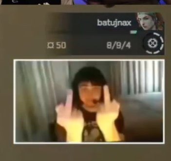 RocketBullets's tweet photo. the camera feed started glitching out

but still managed to show this for one frame 

😭😭😭😭 https://t.co/q0MOBS1yWQ