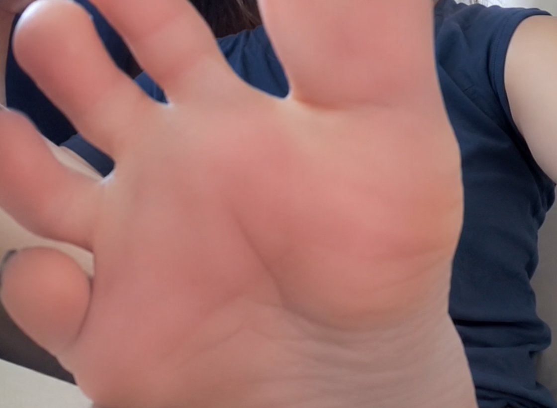 ch1arixx's tweet photo. #feet #feetfetısh #nsfwㅤㅤ #nsfwtwt  #feetfindom https://t.co/bRp4xK8JPA