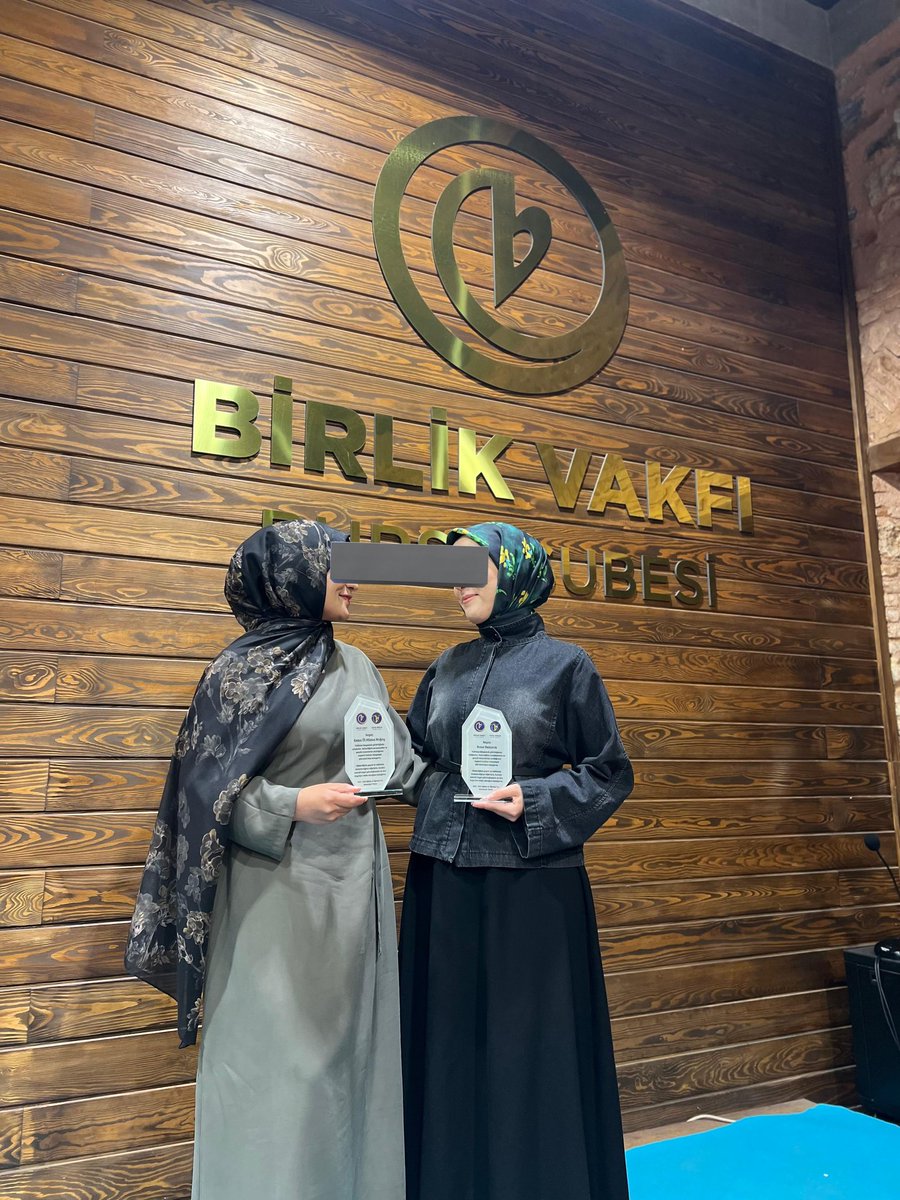 DemirokSuna's tweet photo. yürümek,
öylesine değil 
hak için yürümek 
hak nedir bilmek
hak uğruna mücadele vermek...

(bir devri de bu şekilde kapatıyoruz) https://t.co/2DWWx126bL