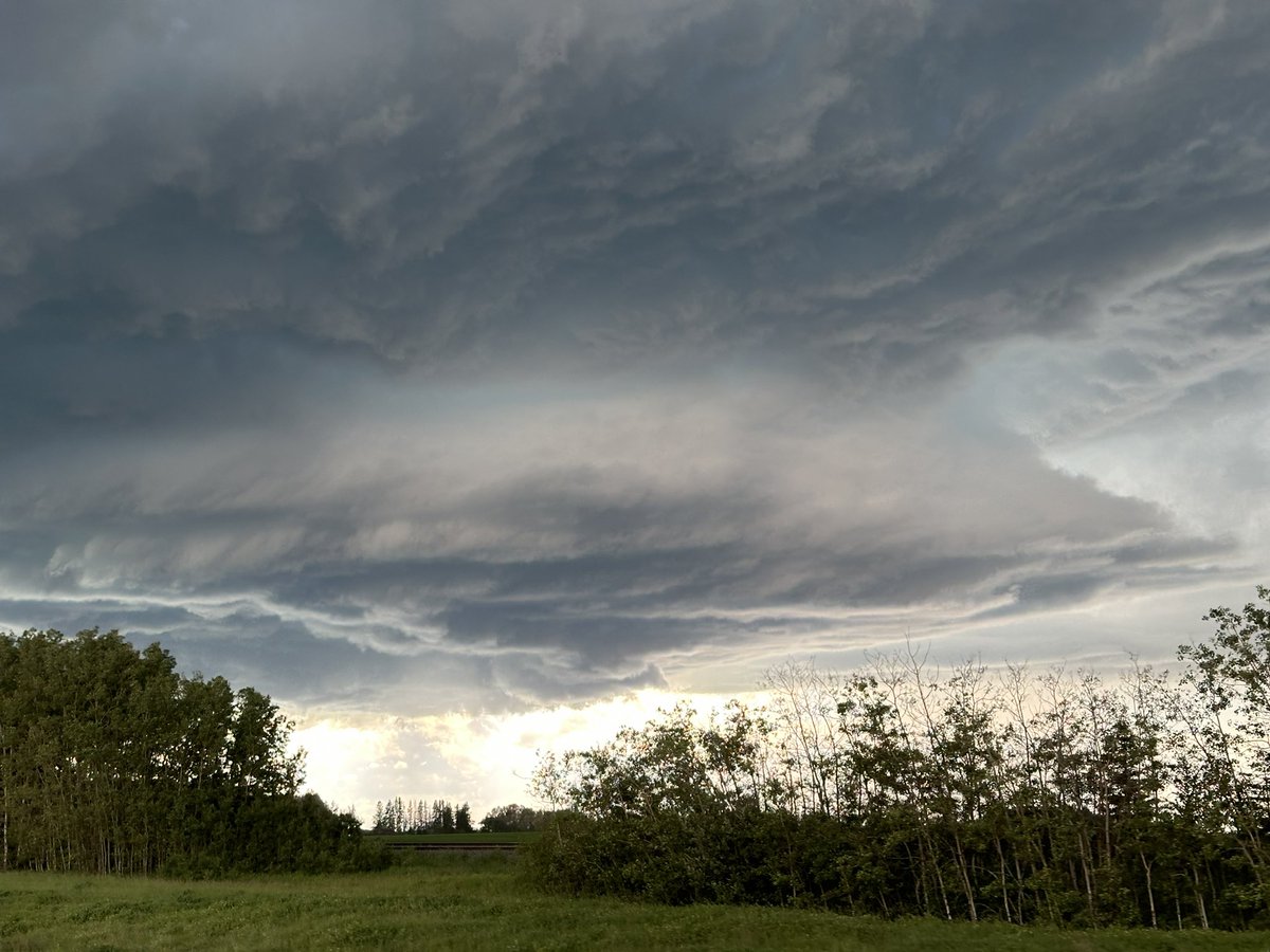 adolwyn's tweet photo. Hello beautiful. By Bowden. #abstorm 5:26pm https://t.co/tIMVvJ6htx