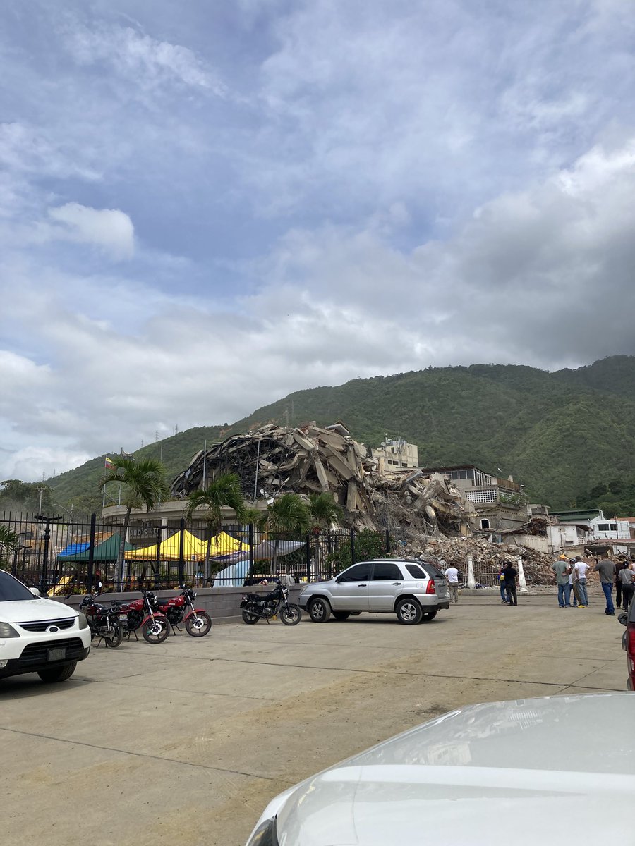Kikivicca's tweet photo. Abro hilo de lo que vi hoy en La Guaira.🧵

(1/10) https://t.co/IY5L3bHQp9