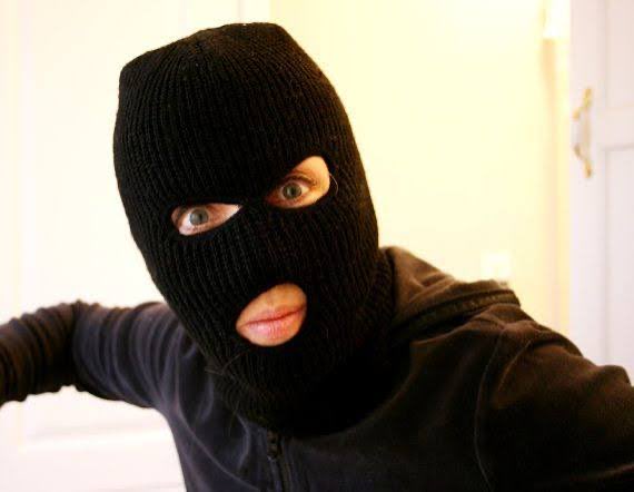 weaponizedmynds's tweet photo. @pumpius Bruh you can borrow my ski mask https://t.co/fIjKVrQdvb