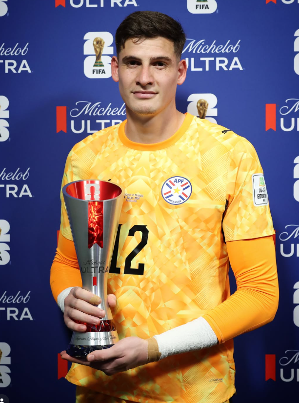 porqueTTarg's tweet photo. "Orlando Gill"

Porque el arquero de Paraguay se llevó el premio al jugador del partido frente a Francia. https://t.co/601TEzMh9C